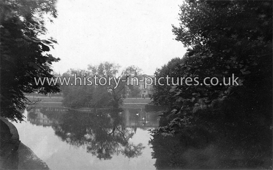 The canal, Madia Vale, London. c.1906.